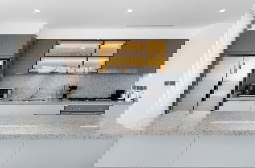 Foto 15 - Maison Privee - Waterfront Living w/ Unparalleled Sea and Palm Vws