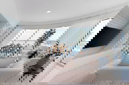 Foto 31 - Maison Privee - Waterfront Living w/ Unparalleled Sea and Palm Vws