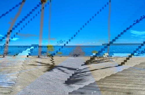 Foto 20 - Direct Oceanfront With Private Staircase To Beach Prestigious Islamorada Condocomplex 2 Bedroom Condo by RedAwning
