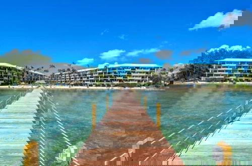 Foto 1 - Direct Oceanfront With Private Staircase To Beach Prestigious Islamorada Condocomplex 2 Bedroom Condo by RedAwning