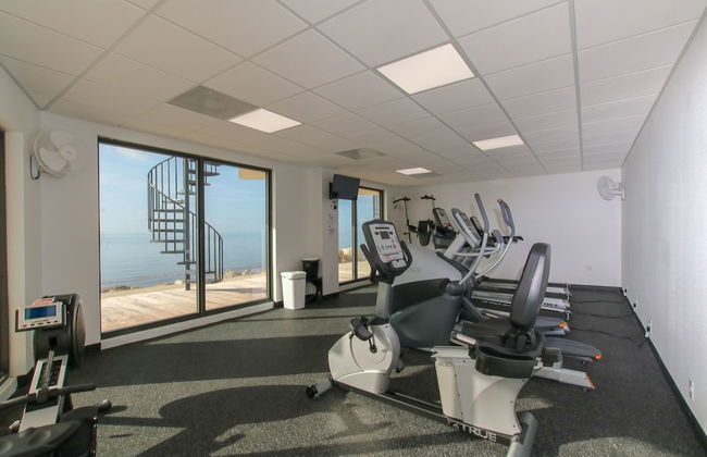 Gorgeous 2 bedroom condo with panoramic views of the Atlantic Ocean. 2 Condo by RedAwning - Foto 31