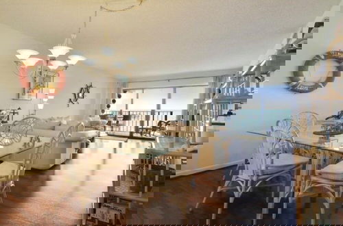 Foto 15 - Direct Oceanfront With Private Staircase To Beach Prestigious Islamorada Condocomplex 2 Bedroom Condo by RedAwning