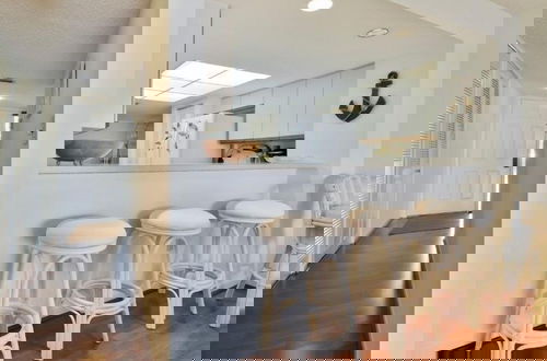 Foto 6 - Direct Oceanfront With Private Staircase To Beach Prestigious Islamorada Condocomplex 2 Bedroom Condo by RedAwning