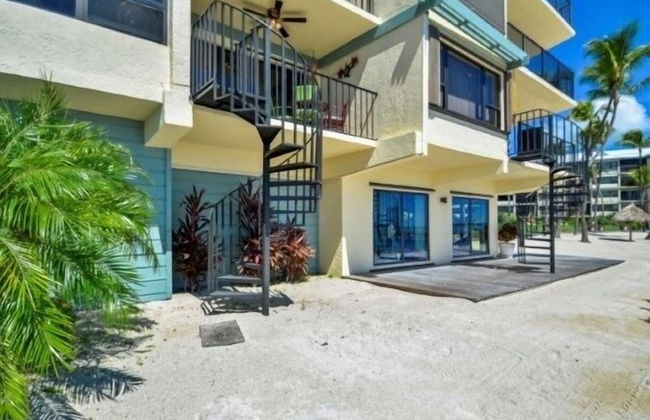 Direct Oceanfront With Private Staircase To Beach Prestigious Islamorada Condocomplex 2 Bedroom Condo by RedAwning - Foto 24