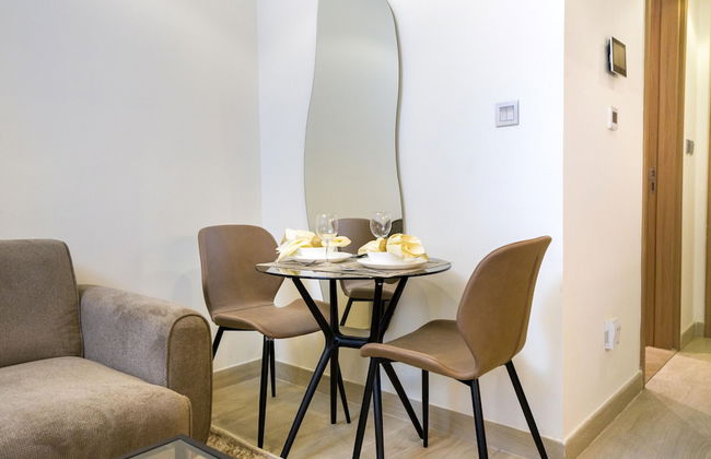 Easygo- STU in Lavish com Azizi Riv9,08 - Foto 2