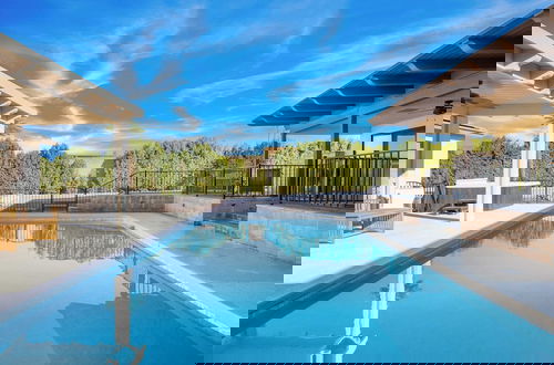 Foto 15 - Pool, Sports Court, Game Garage, Fire Pit, & Casita Olivano Ranch by Avantstay