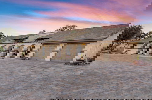 Foto 18 - Pool, Sports Court, Game Garage, Fire Pit, & Casita Olivano Ranch by Avantstay