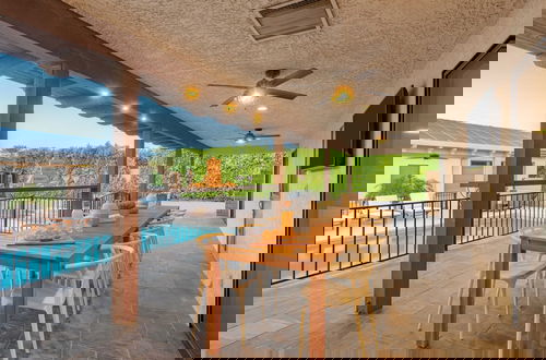 Foto 19 - Pool, Sports Court, Game Garage, Fire Pit, & Casita Olivano Ranch by Avantstay