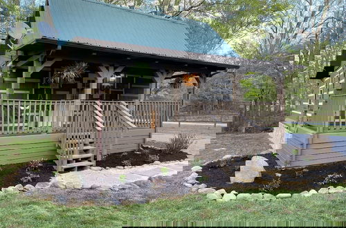 Photo 12 - Sweet - 2 Bedrooms, 2 Baths, Sleeps 6 Cabin by RedAwning