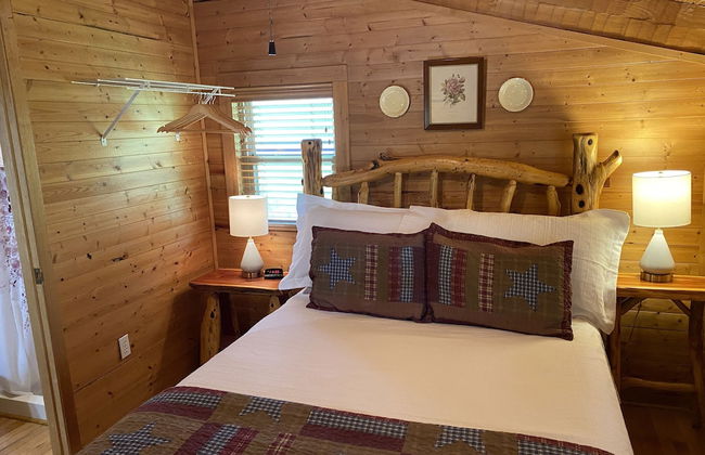 Sweet - 2 Bedrooms, 2 Baths, Sleeps 6 Cabin by RedAwning - Foto 4