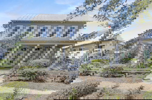 Foto 39 - 'here Comes The Sun' Has A Private Pool, 6 Seat Golf Cart, And Stunning Outdoor Living Space 4 Bedroom Home by RedAwning