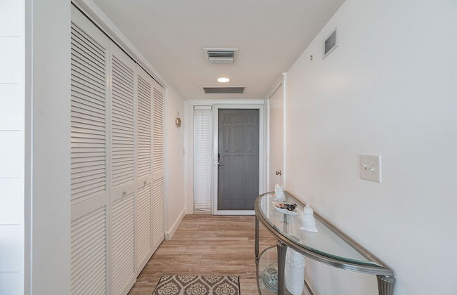 Magnificent Gulf View Condo 2 Bedroom Condo by RedAwning - Photo 25