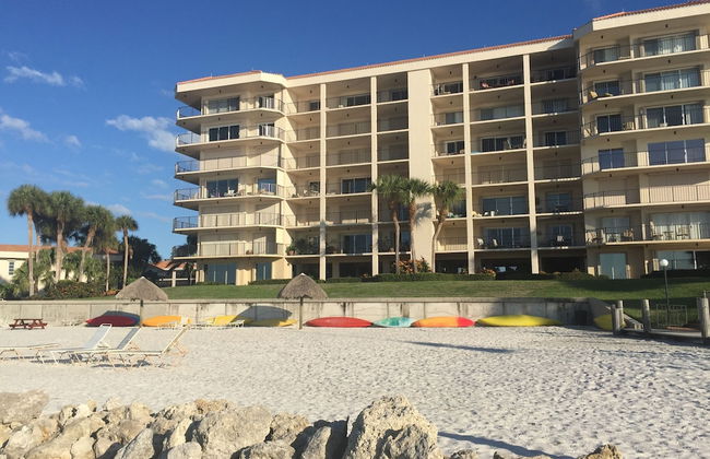 Magnificent Gulf View Condo 2 Bedroom Condo by RedAwning - Photo 31