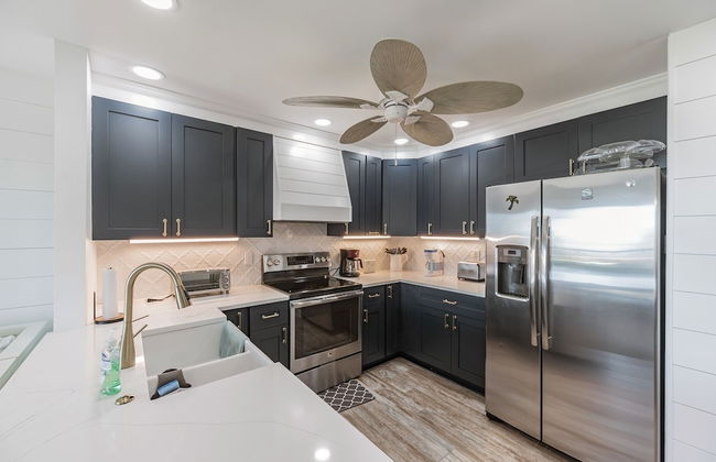Magnificent Gulf View Condo 2 Bedroom Condo by RedAwning - Photo 11