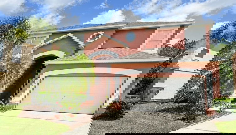 Foto 1 - Golden Beach Villa 6 Bedroom Home by RedAwning