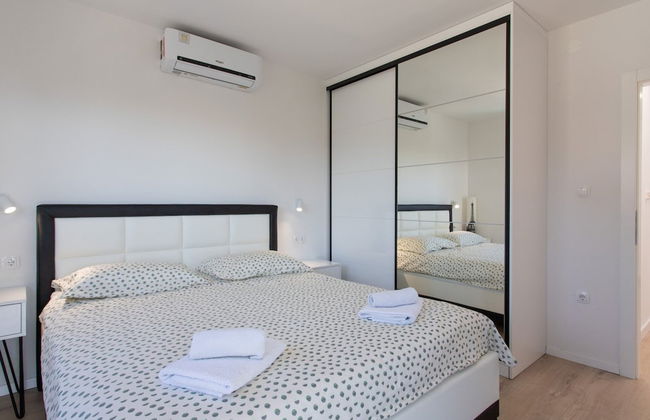 Dazzling Kaštel Novi Villa With Private Pool and Scenic Sea Views - Foto 7