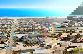 Foto 2 - Leave of Absence Luxe Coastal Stay w Pool Outdoor Dining Minutes to Beach