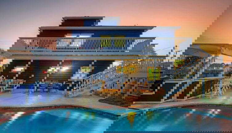 Foto 1 - Leave of Absence Luxe Coastal Stay w Pool Outdoor Dining Minutes to Beach