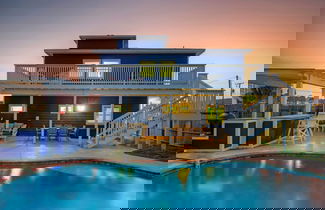 Foto 1 - Leave of Absence Luxe Coastal Stay w Pool Outdoor Dining Minutes to Beach