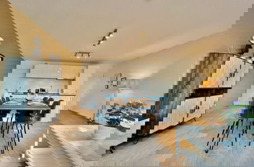 Photo 17 - Modern 2BR 1.5 BA Near Diamond District by Oneluxstay