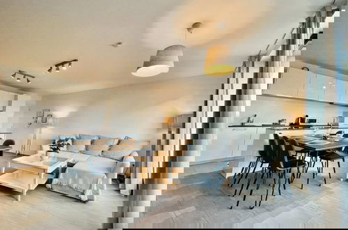 Photo 4 - Modern 2BR 1.5 BA Near Diamond District by Oneluxstay