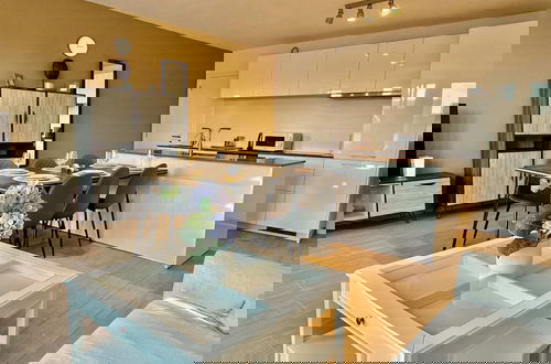 Photo 13 - Modern 2BR 1.5 BA Near Diamond District by Oneluxstay