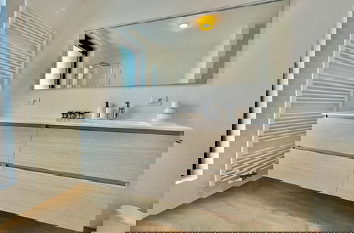 Photo 27 - Modern 2BR 1.5 BA Near Diamond District by Oneluxstay