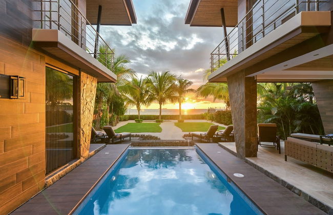 Beachfront Villa - Sunsets and Daily Maid Service - Foto 1
