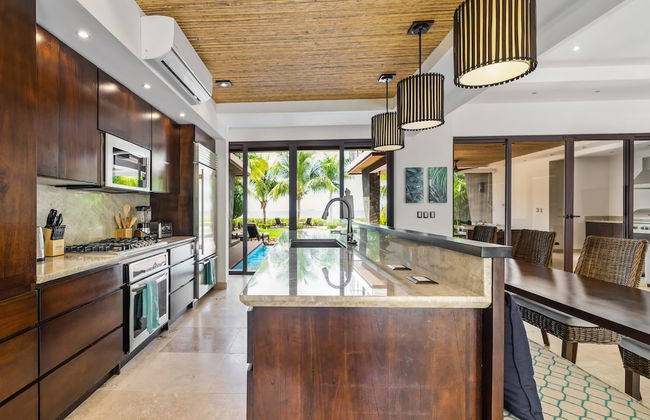 Beachfront Villa - Sunsets and Daily Maid Service - Foto 8