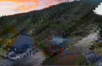 Foto 1 - Riversong Lodge by Avantstay Sauna Hot Tub On The Truckee River