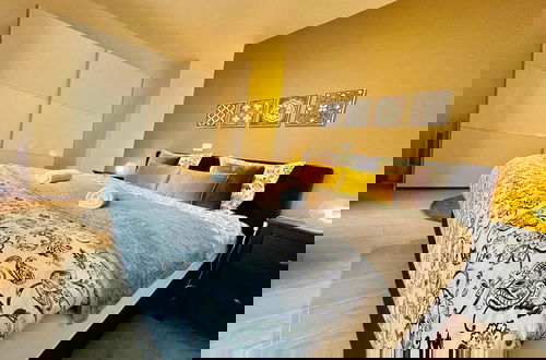 Foto 16 - Modern 2BR Penthouse Near Diamond District by Oneluxstay