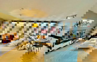 Foto 2 - Modern 2BR Penthouse Near Diamond District by Oneluxstay