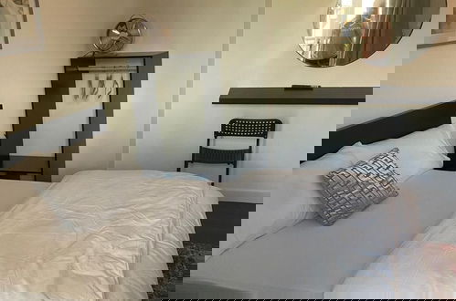 Photo 3 - Cozy City Apartment in Rainham