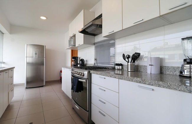 w Radiant 2BR w Modern Terrace in Miraflores - Photo 3