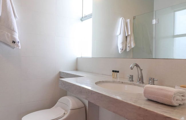 w Radiant 2BR w Modern Terrace in Miraflores - Photo 30