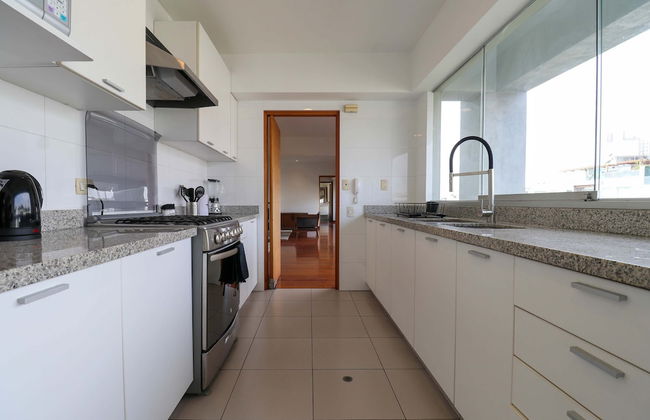 w Radiant 2BR w Modern Terrace in Miraflores - Photo 4