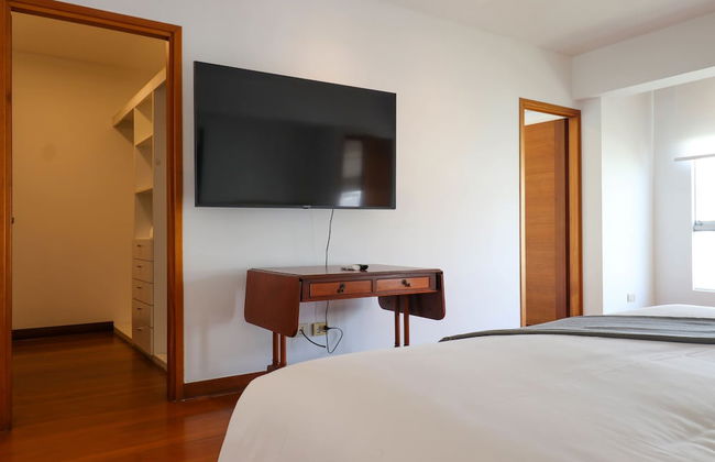 w Radiant 2BR w Modern Terrace in Miraflores - Photo 11