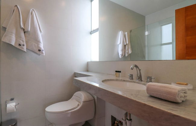 w Radiant 2BR w Modern Terrace in Miraflores - Photo 31