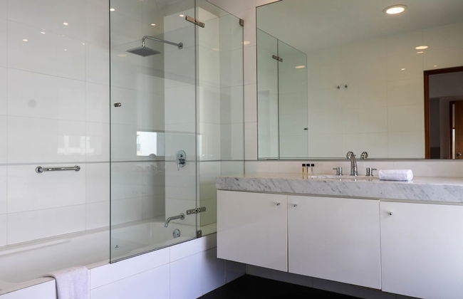 w Radiant 2BR w Modern Terrace in Miraflores - Photo 13