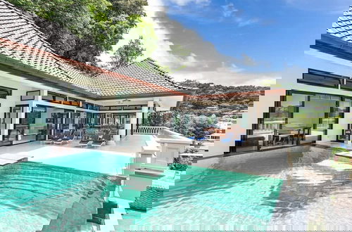 Foto 17 - Luxury Beachfront Tai Pan Villa
