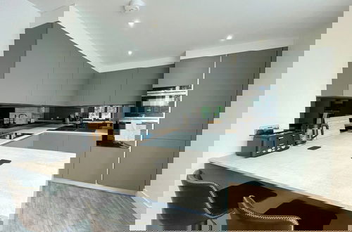 Foto 15 - Modern and Sleek 2 Bed Apartment