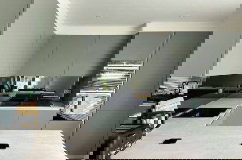 Foto 12 - Modern and Sleek 2 Bed Apartment