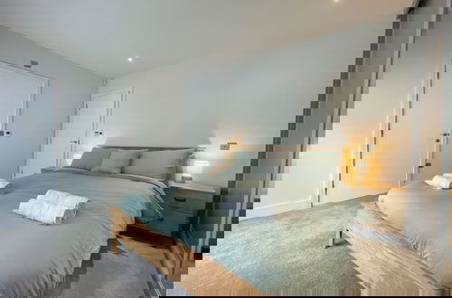 Foto 5 - Modern and Sleek 2 Bed Apartment