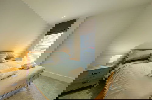 Foto 3 - Modern and Sleek 2 Bed Apartment