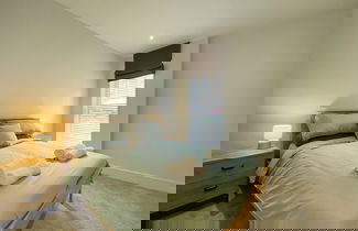 Foto 3 - Modern and Sleek 2 Bed Apartment