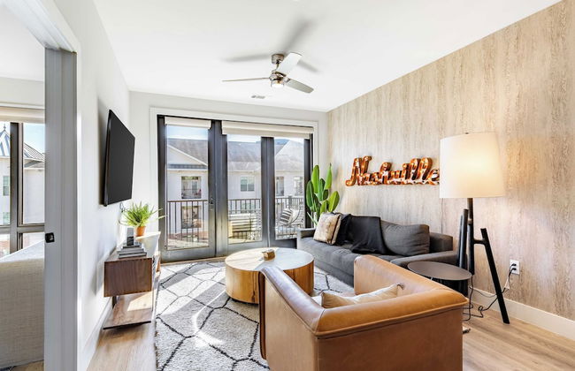 Prime Walkable Midtown Location, Pool, Gym Outlaw's Den by Avantstay - Photo 32