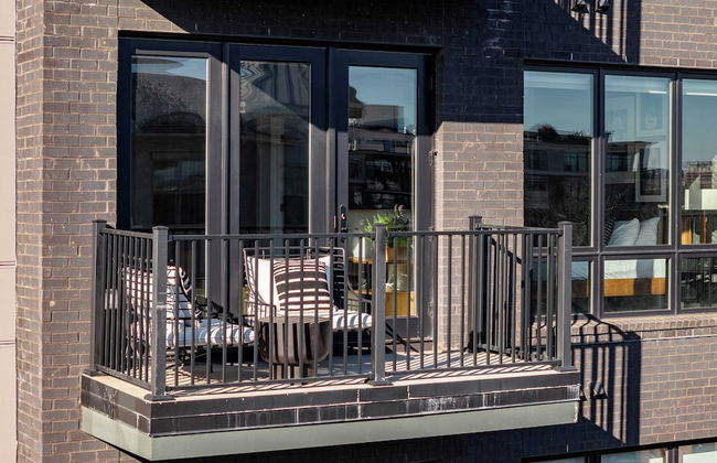 Prime Walkable Midtown Location, Pool, Gym Outlaw's Den by Avantstay - Photo 9