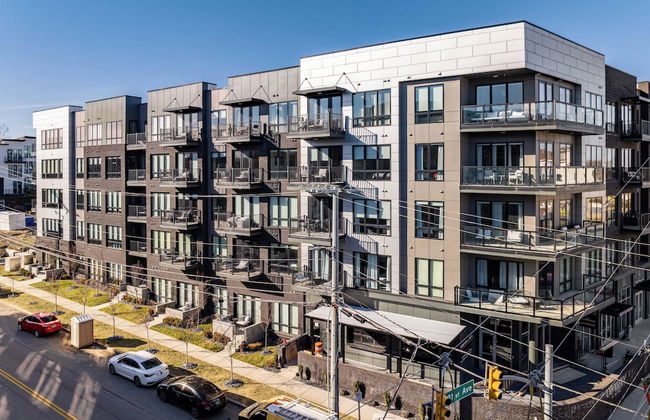 Prime Walkable Midtown Location, Pool, Gym Outlaw's Den by Avantstay - Photo 13