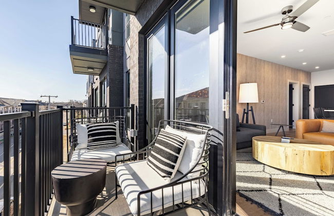 Prime Walkable Midtown Location, Pool, Gym Outlaw's Den by Avantstay - Photo 20