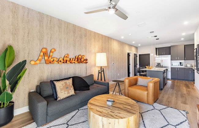 Prime Walkable Midtown Location, Pool, Gym Outlaw's Den by Avantstay - Photo 1